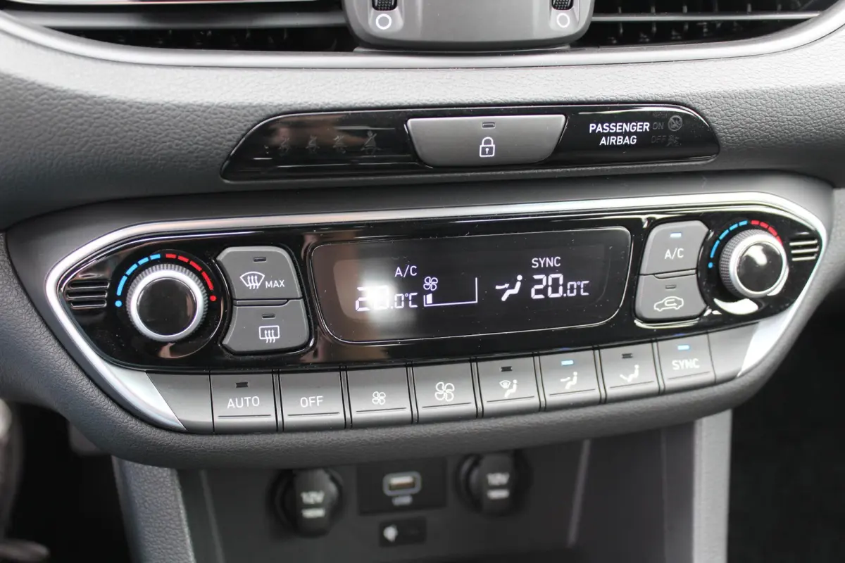 1.0 T-GDi MHEV Comfort Smart / Navigatie + Apple Carplay/Android Auto / Climate Control / Achteruitrijcamera / Cruise Control / Keyless Entry & Start /