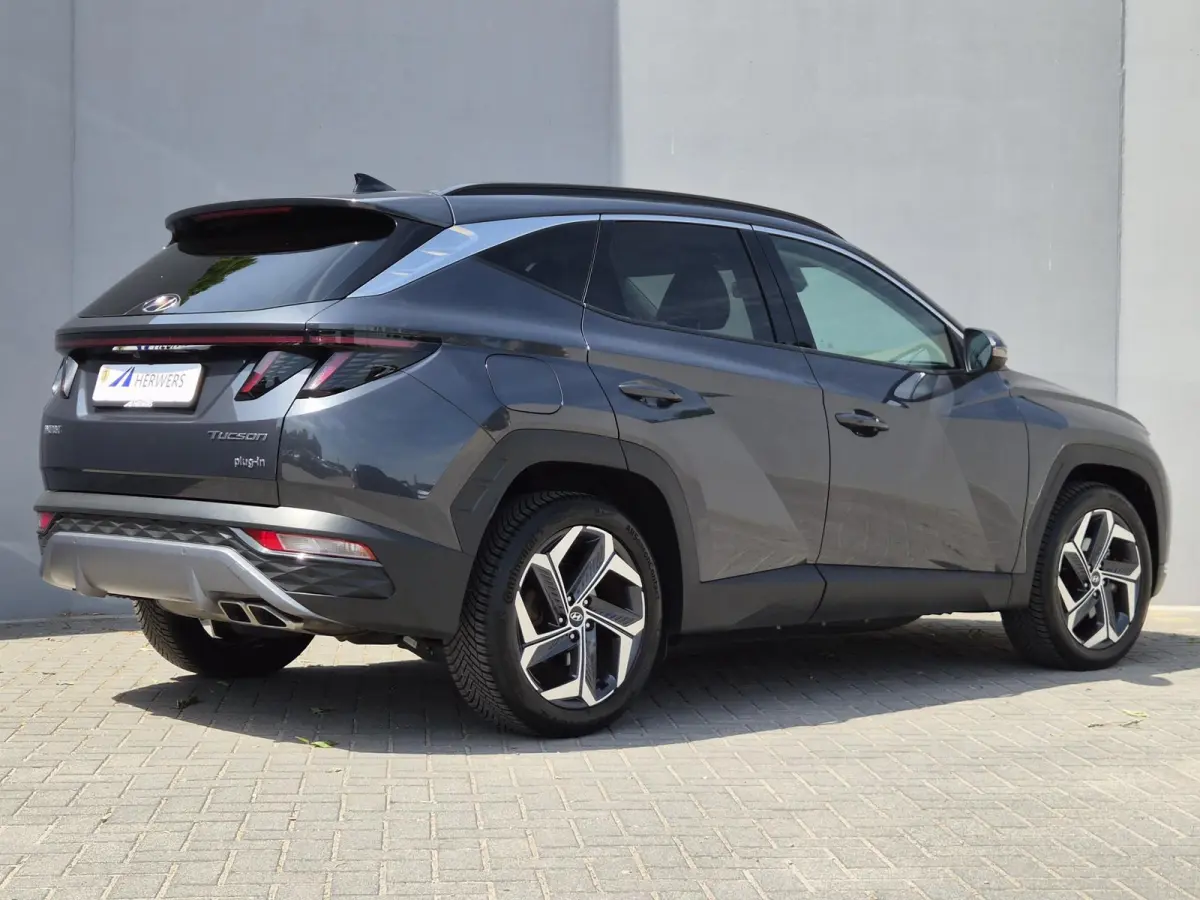 1.6 T-GDI PHEV Comfort Smart 4WD / Dealer onderhouden / Fabrieksgarantie tot 05-2027 / All season banden / Stuur- & Stoelverwarming / Trekgewicht 1350 kg / Elektrische achterklep / Achteruit