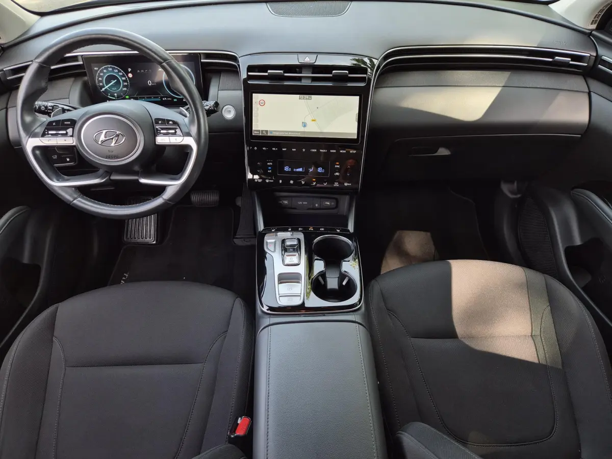 1.6 T-GDI PHEV Comfort Smart 4WD / Dealer onderhouden / Fabrieksgarantie tot 05-2027 / All season banden / Stuur- & Stoelverwarming / Trekgewicht 1350 kg / Elektrische achterklep / Achteruit