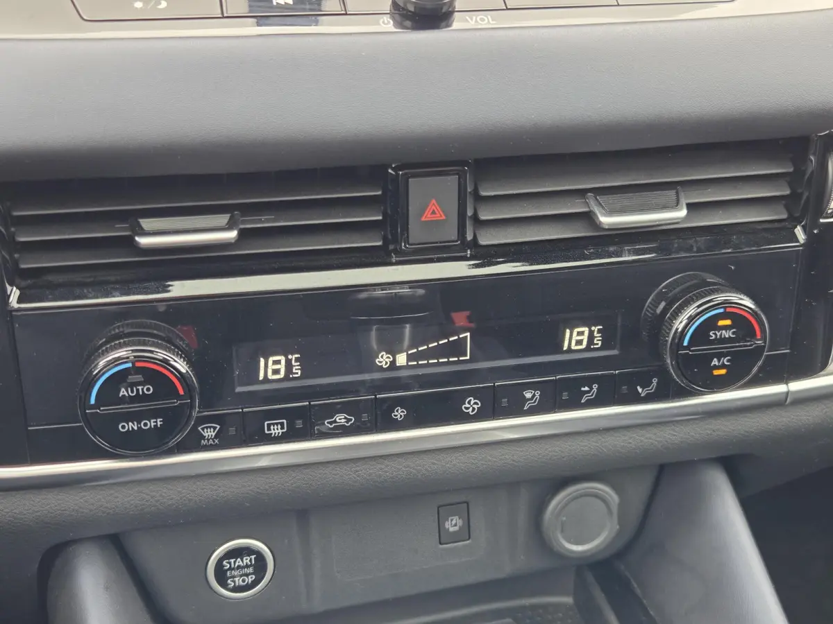 1.3 MHEV Tekna / NL Auto / Trekhaak 1400 KG / Panoramadak / All Seasonbanden / Half Lederen Bekleding / Navigatie / Elektrische Kofferbak / Adaptive Cruise Control / Climate Control / 360 Gr