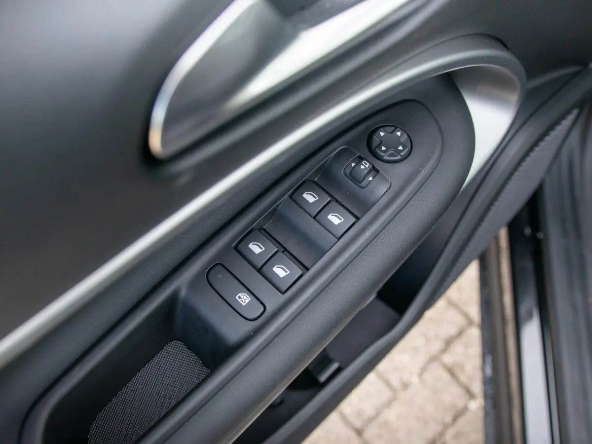 1.2 e-Hybrid Summit | Actieprijs! | Winter Pack | Schuif/Kanteldak | Infotainment &Convenience Pack