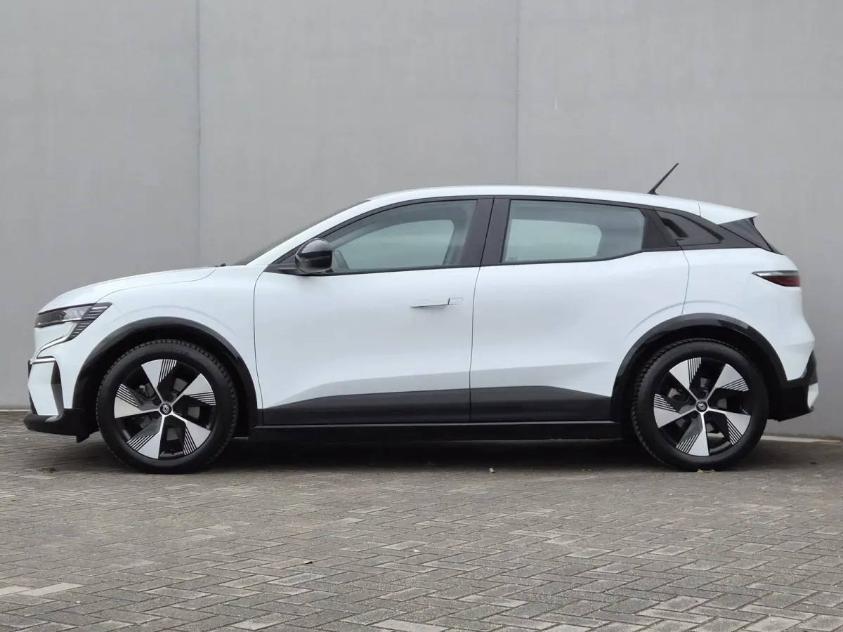 EV40 Boost Charge Equilibre / SOH 93,25% / All Season Banden / Navigatie via Apple Carplay & Android Auto / Cruise Control / Achteruitrijcamera /