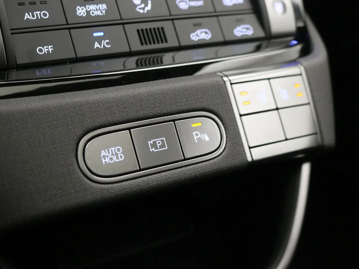 Evolve Sky 49 kWh ** Nu met  € 2.000 Voordeel ** Nieuw uit voorraad leverbaar **  / Warmtepomp / Stoel- & Stuurverwarming / Climate Control / Adaptive Cruise Control / 3 Fase /
