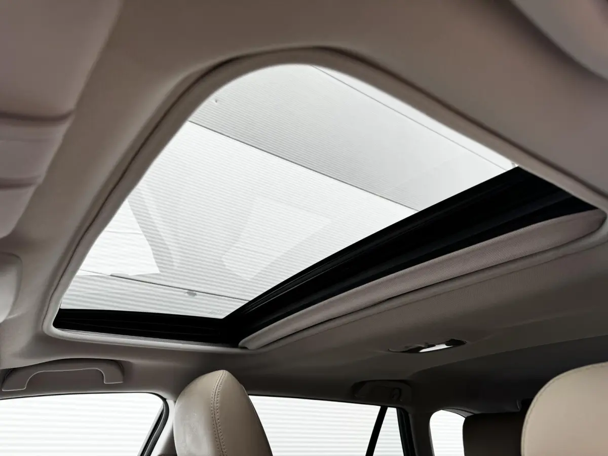 2.5i Premium / Trekhaak 2000 kg / 10-2017 / duurste uitvoering / zeer nette auto / goed onderhouden / pdc voor / Stoelverwarming / Bluetooth audio / Leren Bekleding /