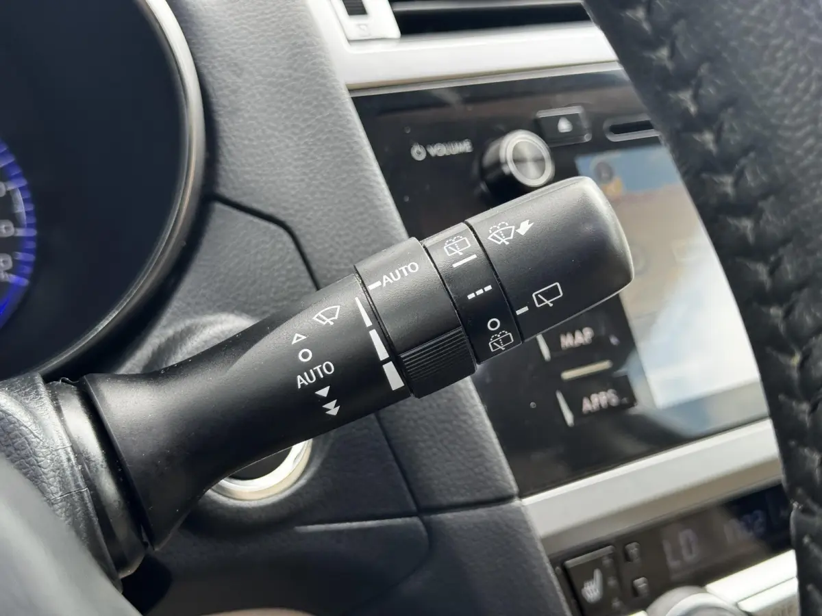 2.5i Premium / Trekhaak 2000 kg / 10-2017 / duurste uitvoering / zeer nette auto / goed onderhouden / pdc voor / Stoelverwarming / Bluetooth audio / Leren Bekleding /