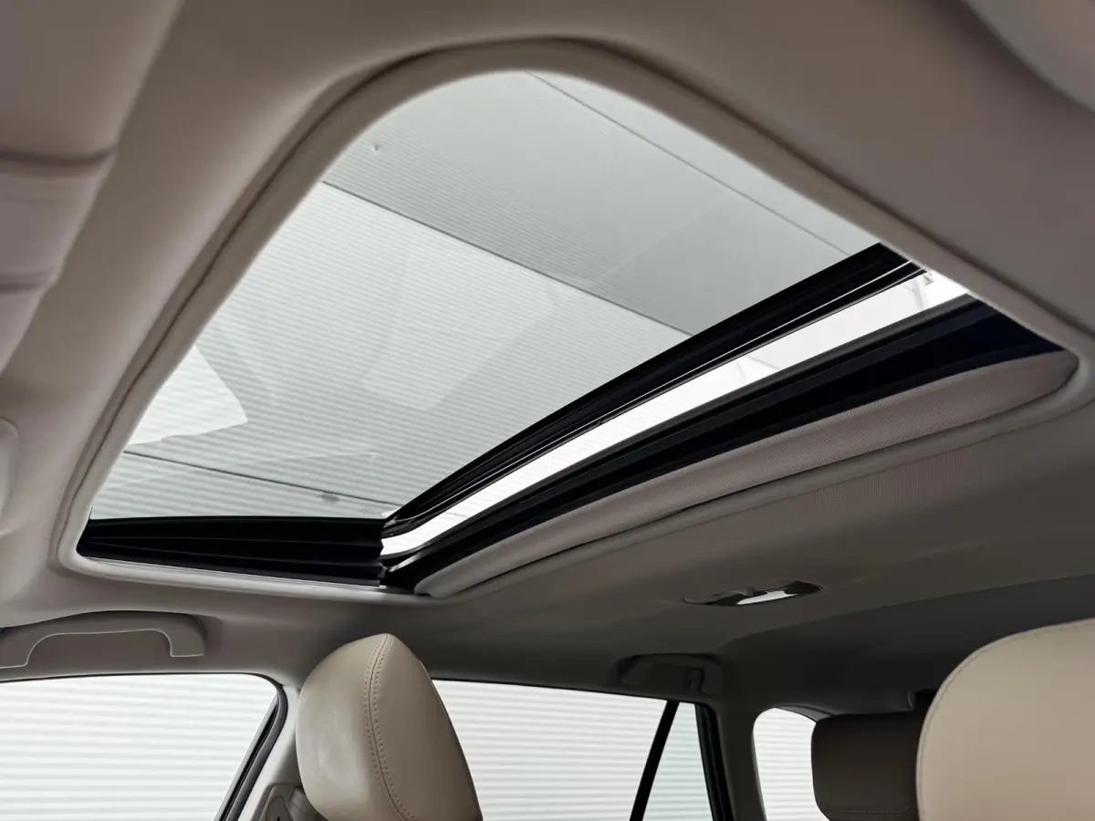 2.5i Premium / Trekhaak 2000 kg / 10-2017 / duurste uitvoering / zeer nette auto / goed onderhouden / pdc voor / Stoelverwarming / Bluetooth audio / Leren Bekleding /