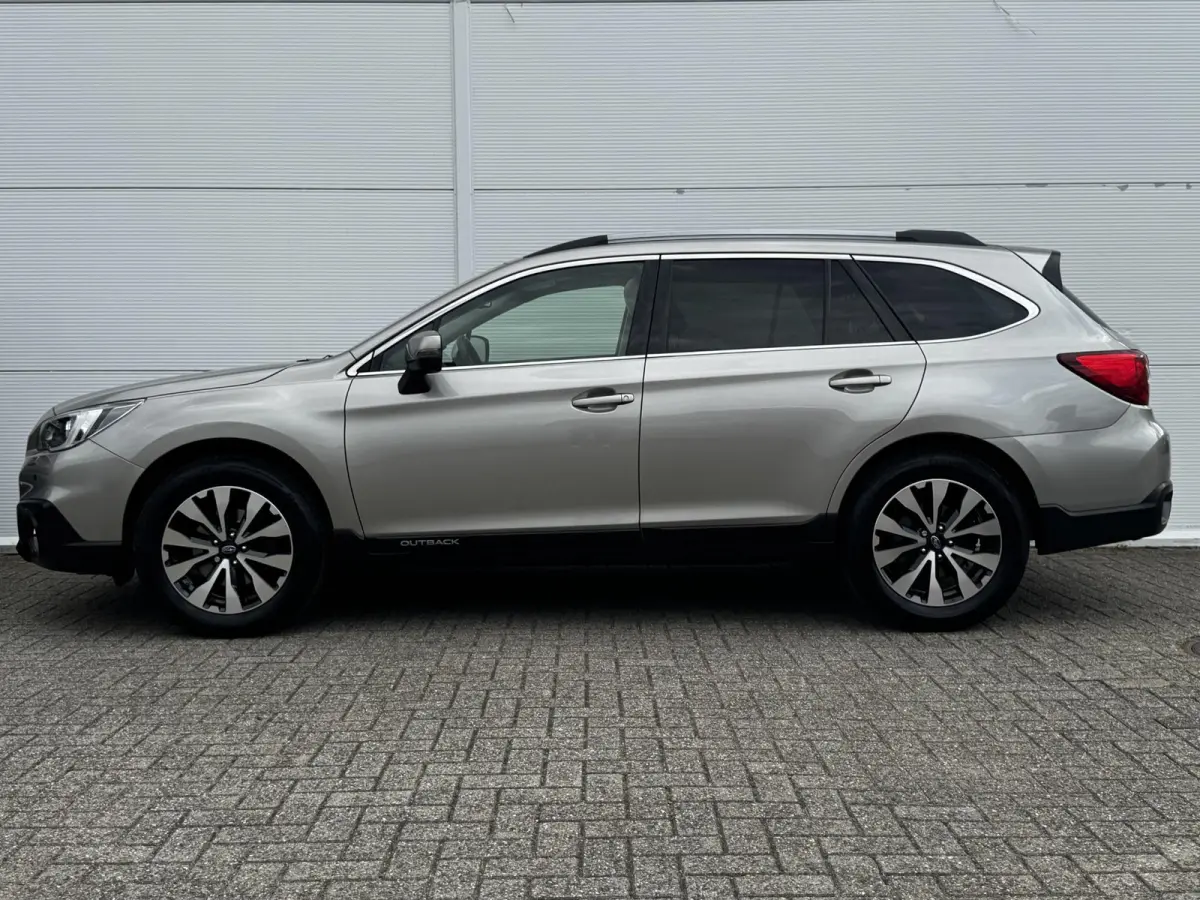 2.5i Premium / Trekhaak 2000 kg / 10-2017 / duurste uitvoering / zeer nette auto / goed onderhouden / pdc voor / Stoelverwarming / Bluetooth audio / Leren Bekleding /