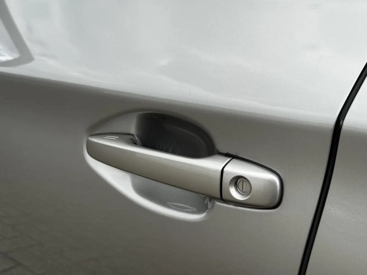 2.5i Premium / Trekhaak 2000 kg / 10-2017 / duurste uitvoering / zeer nette auto / goed onderhouden / pdc voor / Stoelverwarming / Bluetooth audio / Leren Bekleding /