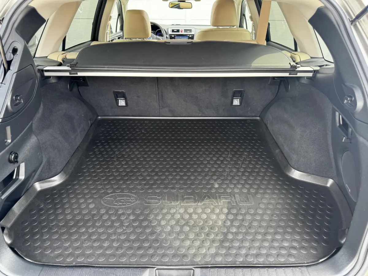 2.5i Premium / Trekhaak 2000 kg / 10-2017 / duurste uitvoering / zeer nette auto / goed onderhouden / pdc voor / Stoelverwarming / Bluetooth audio / Leren Bekleding /