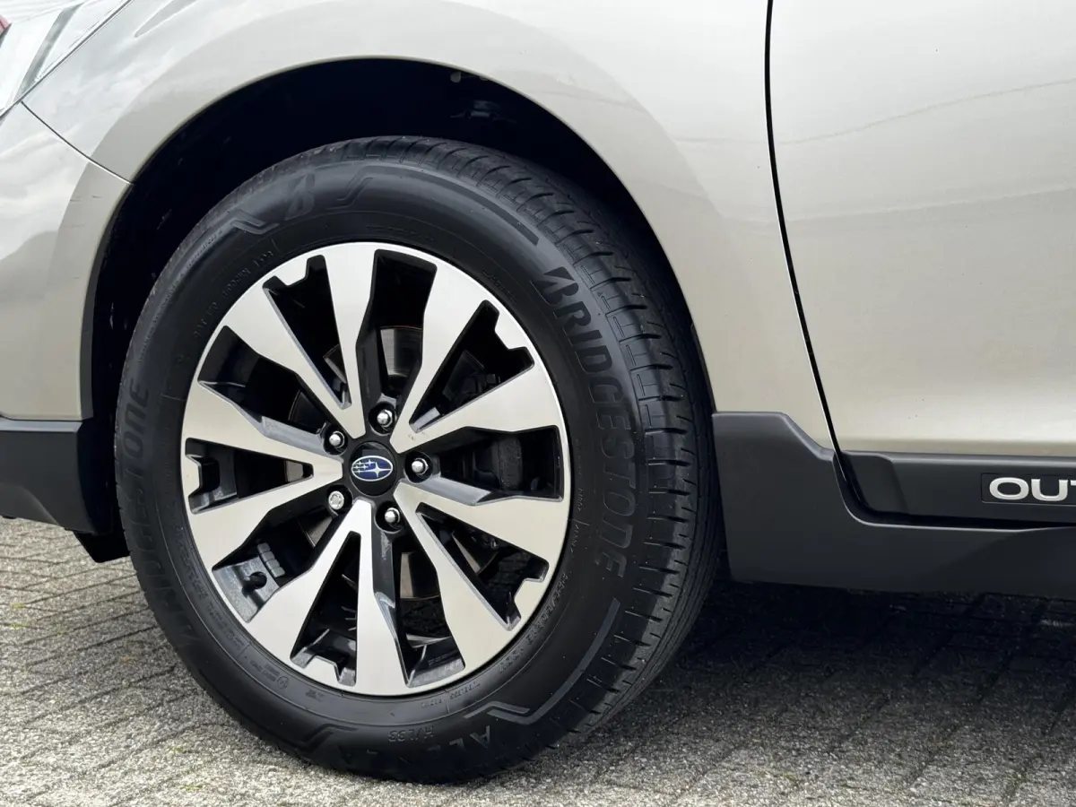 2.5i Premium / Trekhaak 2000 kg / 10-2017 / duurste uitvoering / zeer nette auto / goed onderhouden / pdc voor / Stoelverwarming / Bluetooth audio / Leren Bekleding /