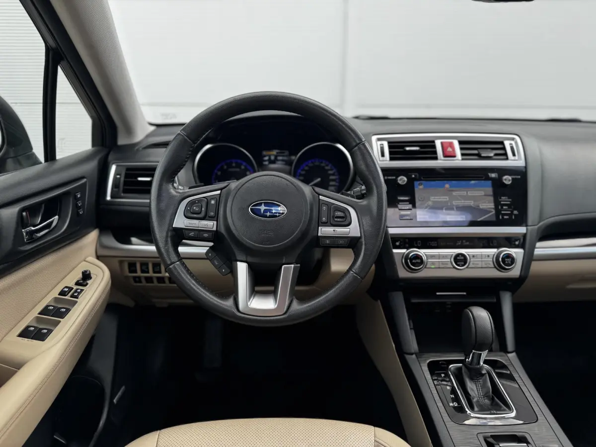 2.5i Premium / Trekhaak 2000 kg / 10-2017 / duurste uitvoering / zeer nette auto / goed onderhouden / pdc voor / Stoelverwarming / Bluetooth audio / Leren Bekleding /