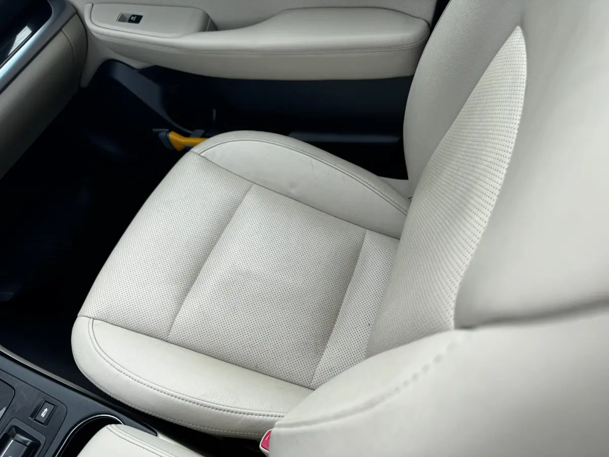 2.5i Premium / Trekhaak 2000 kg / 10-2017 / duurste uitvoering / zeer nette auto / goed onderhouden / pdc voor / Stoelverwarming / Bluetooth audio / Leren Bekleding /