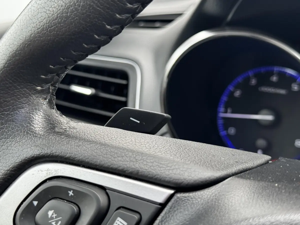 2.5i Premium / Trekhaak 2000 kg / 10-2017 / duurste uitvoering / zeer nette auto / goed onderhouden / pdc voor / Stoelverwarming / Bluetooth audio / Leren Bekleding /