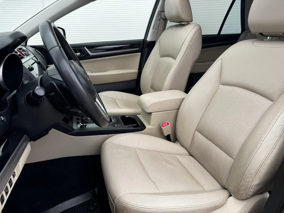 2.5i Premium / Trekhaak 2000 kg / 10-2017 / duurste uitvoering / zeer nette auto / goed onderhouden / pdc voor / Stoelverwarming / Bluetooth audio / Leren Bekleding /
