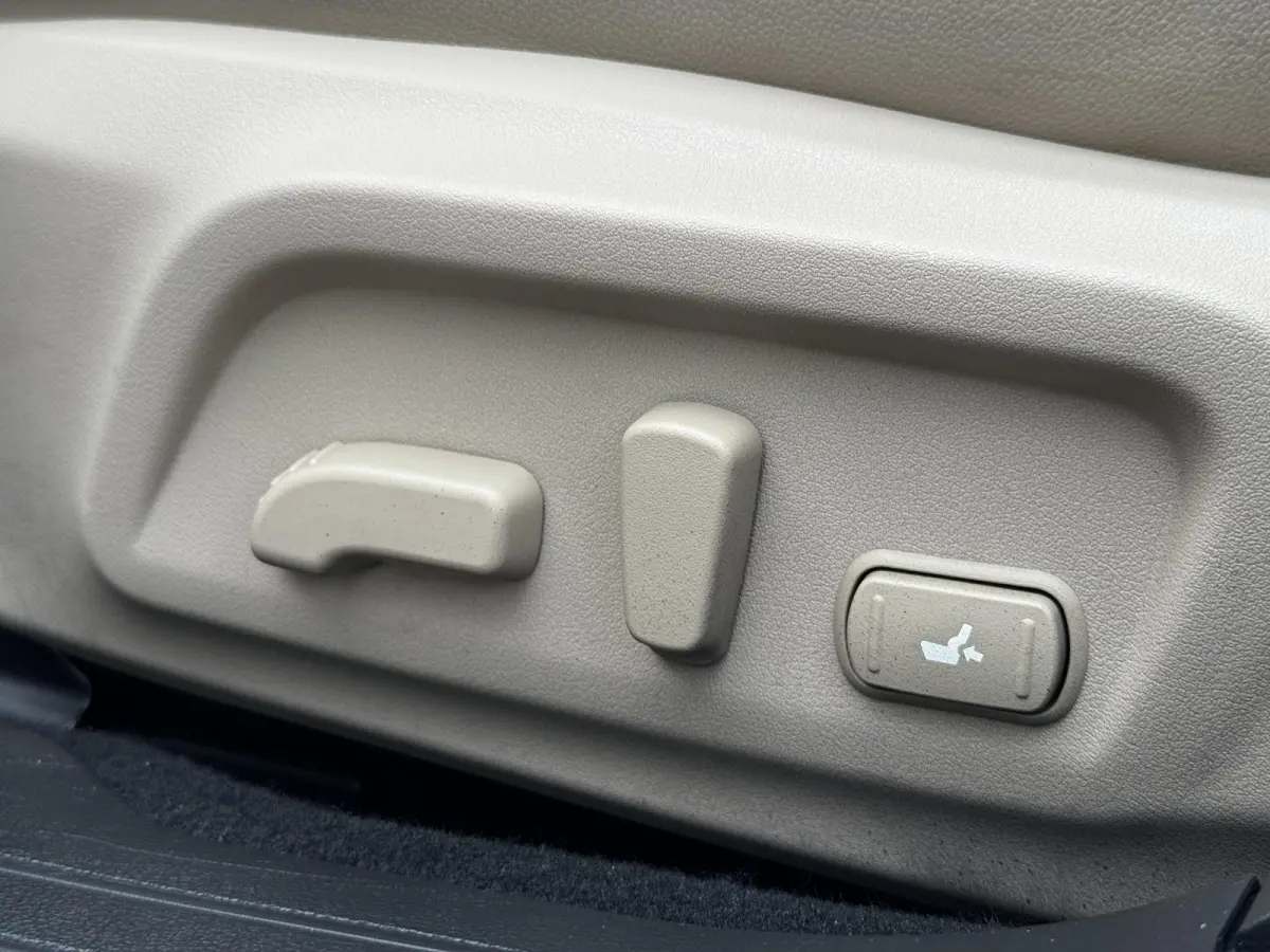 2.5i Premium / Trekhaak 2000 kg / 10-2017 / duurste uitvoering / zeer nette auto / goed onderhouden / pdc voor / Stoelverwarming / Bluetooth audio / Leren Bekleding /