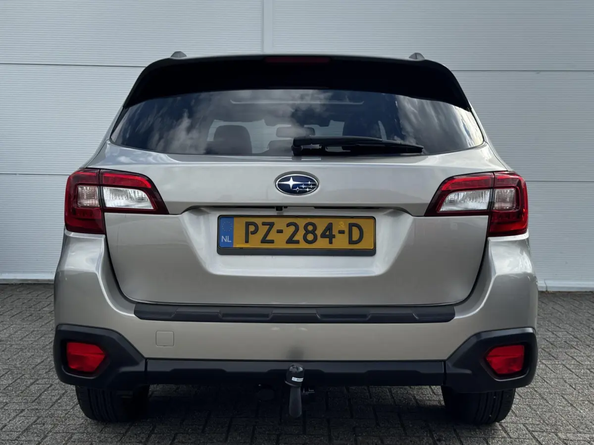 2.5i Premium / Trekhaak 2000 kg / 10-2017 / duurste uitvoering / zeer nette auto / goed onderhouden / pdc voor / Stoelverwarming / Bluetooth audio / Leren Bekleding /