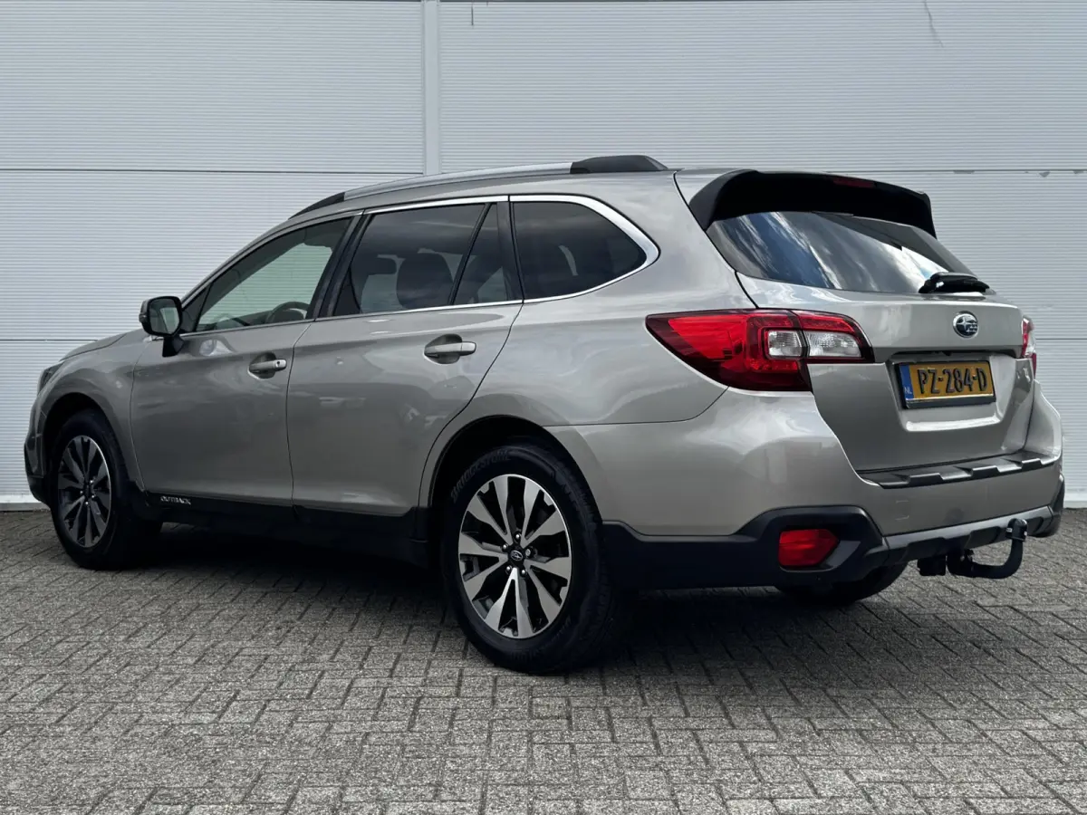 2.5i Premium / Trekhaak 2000 kg / 10-2017 / duurste uitvoering / zeer nette auto / goed onderhouden / pdc voor / Stoelverwarming / Bluetooth audio / Leren Bekleding /