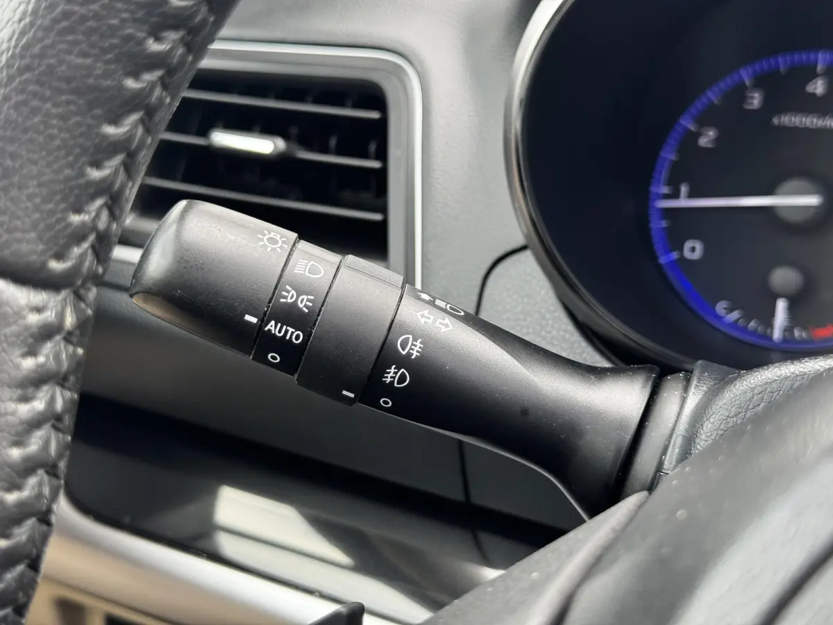 2.5i Premium / Trekhaak 2000 kg / 10-2017 / duurste uitvoering / zeer nette auto / goed onderhouden / pdc voor / Stoelverwarming / Bluetooth audio / Leren Bekleding /