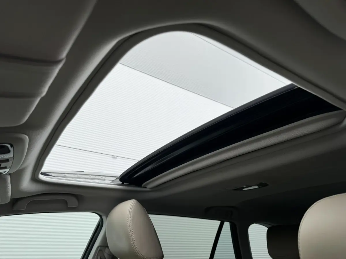 2.5i Premium / Trekhaak 2000 kg / 10-2017 / duurste uitvoering / zeer nette auto / goed onderhouden / pdc voor / Stoelverwarming / Bluetooth audio / Leren Bekleding /