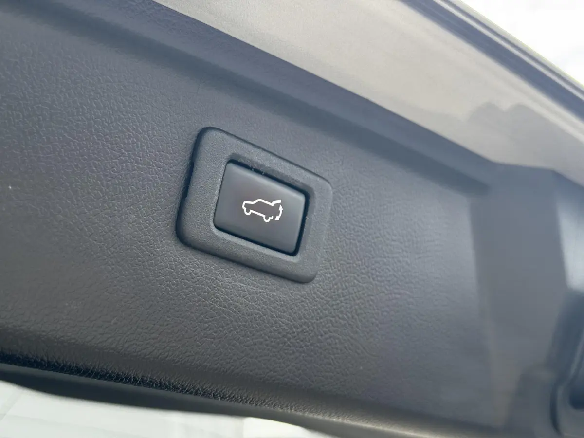 2.5i Premium / Trekhaak 2000 kg / 10-2017 / duurste uitvoering / zeer nette auto / goed onderhouden / pdc voor / Stoelverwarming / Bluetooth audio / Leren Bekleding /