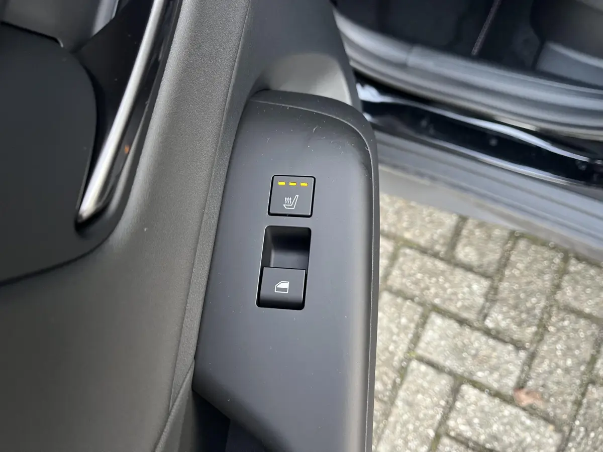 1.6 GDI HEV N Line Sky / N Line exterieur / Lichtmetalen velgen 5-spaaks 18" / Schuif-/kanteldak / Achterstoelen verwarmd /