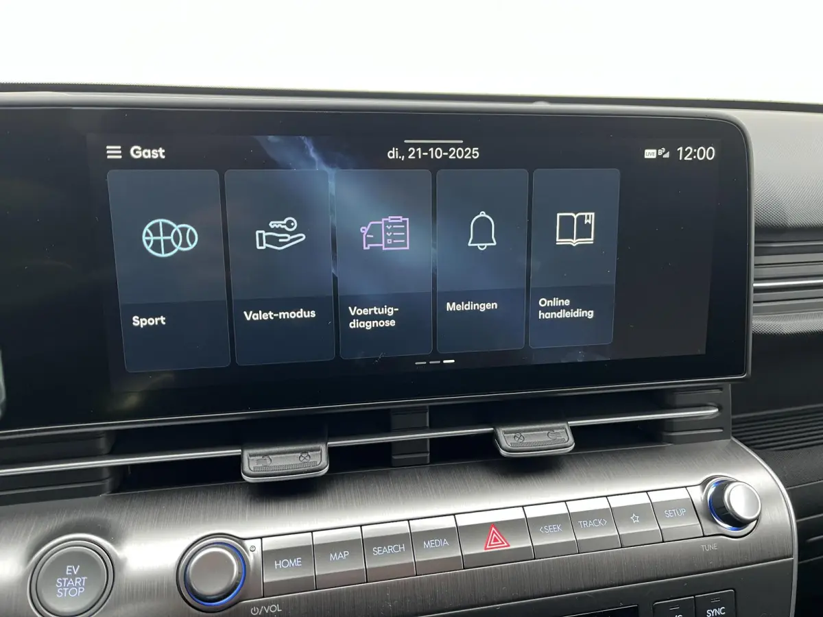 Long Range Pure Edition 64.8 kWh | 17-inch lichtmetalen zwarte velgen | Abyss Black Pearl | Apple Carplay/Android Auto