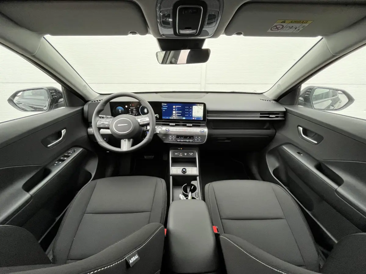 Long Range Pure Edition 64.8 kWh | 17-inch lichtmetalen zwarte velgen | Abyss Black Pearl | Apple Carplay/Android Auto