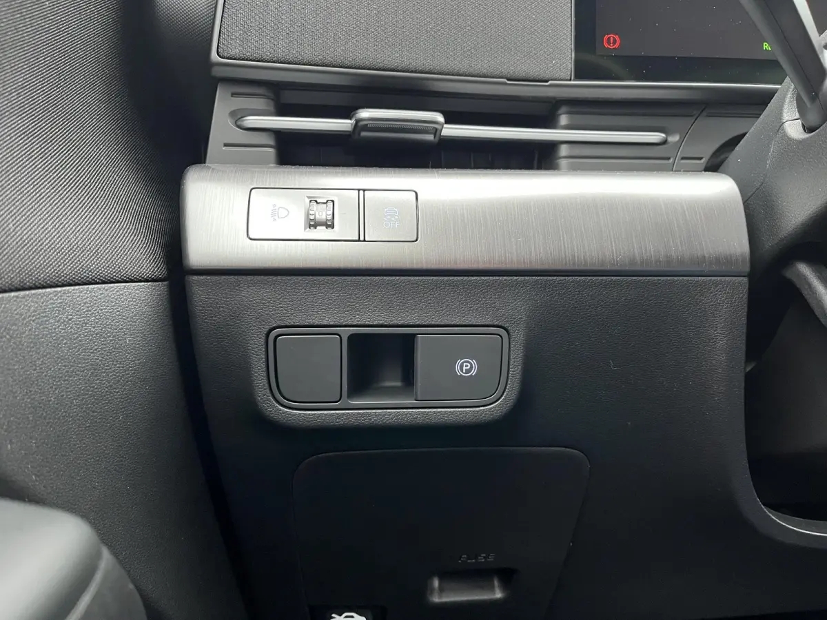 Long Range Pure Edition 64.8 kWh | 17-inch lichtmetalen zwarte velgen | Abyss Black Pearl | Apple Carplay/Android Auto
