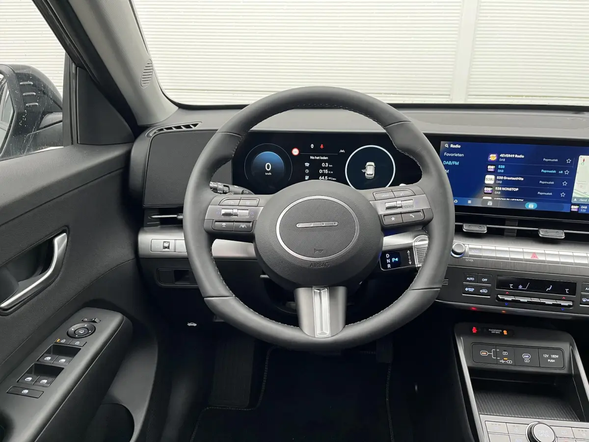 Long Range Pure Edition 64.8 kWh | 17-inch lichtmetalen zwarte velgen | Abyss Black Pearl | Apple Carplay/Android Auto