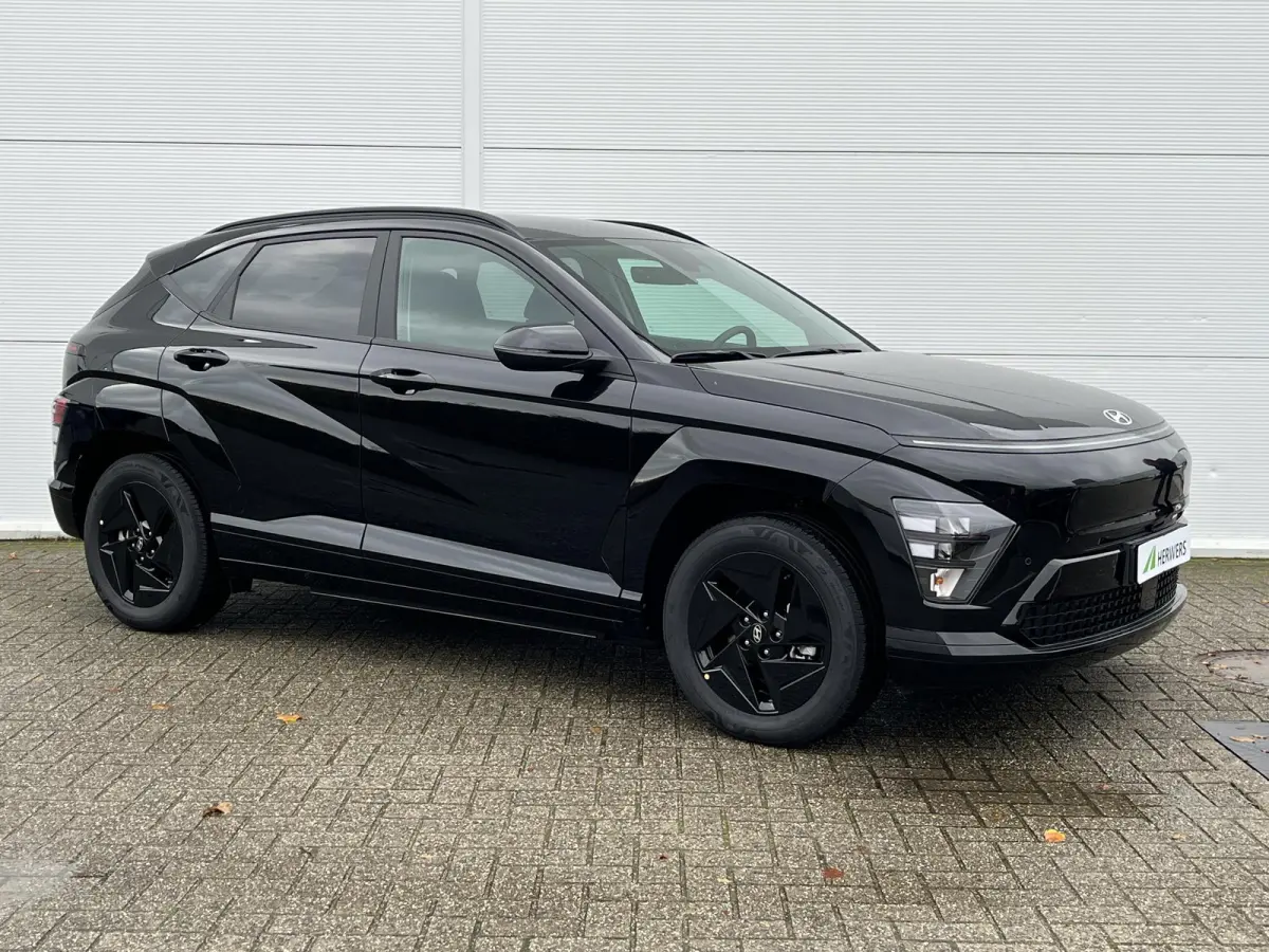Long Range Pure Edition 64.8 kWh | 17-inch lichtmetalen zwarte velgen | Abyss Black Pearl | Apple Carplay/Android Auto
