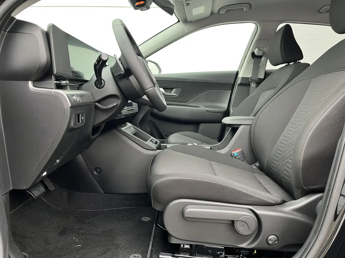 Long Range Pure Edition 64.8 kWh | 17-inch lichtmetalen zwarte velgen | Abyss Black Pearl | Apple Carplay/Android Auto