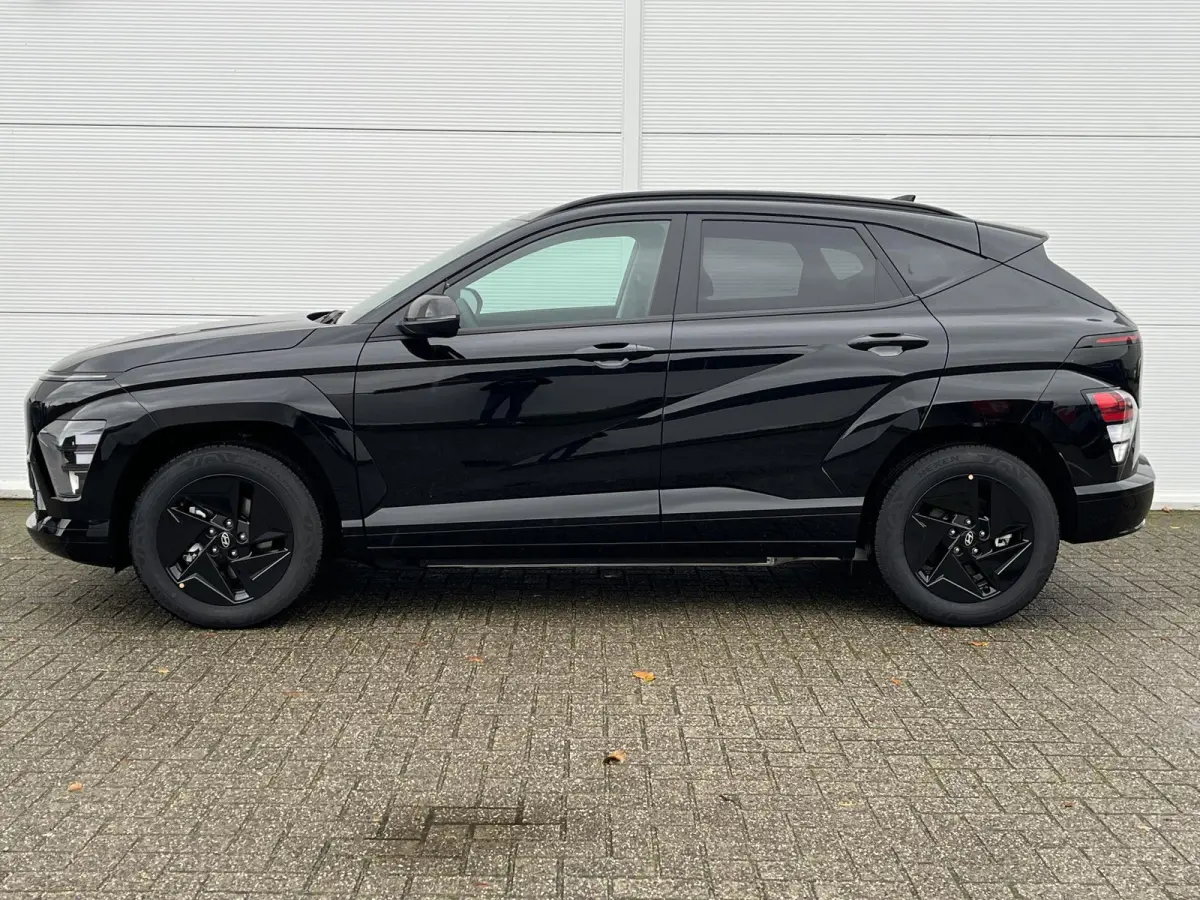 Long Range Pure Edition 64.8 kWh | 17-inch lichtmetalen zwarte velgen | Abyss Black Pearl | Apple Carplay/Android Auto