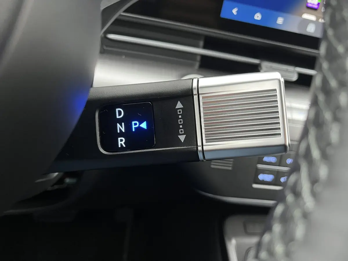 Long Range Pure Edition 64.8 kWh | 17-inch lichtmetalen zwarte velgen | Abyss Black Pearl | Apple Carplay/Android Auto