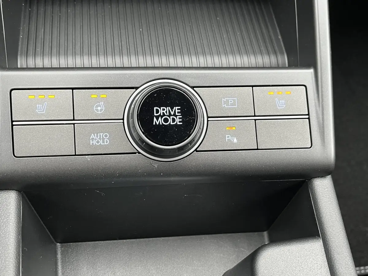 Long Range Pure Edition 64.8 kWh | 17-inch lichtmetalen zwarte velgen | Abyss Black Pearl | Apple Carplay/Android Auto