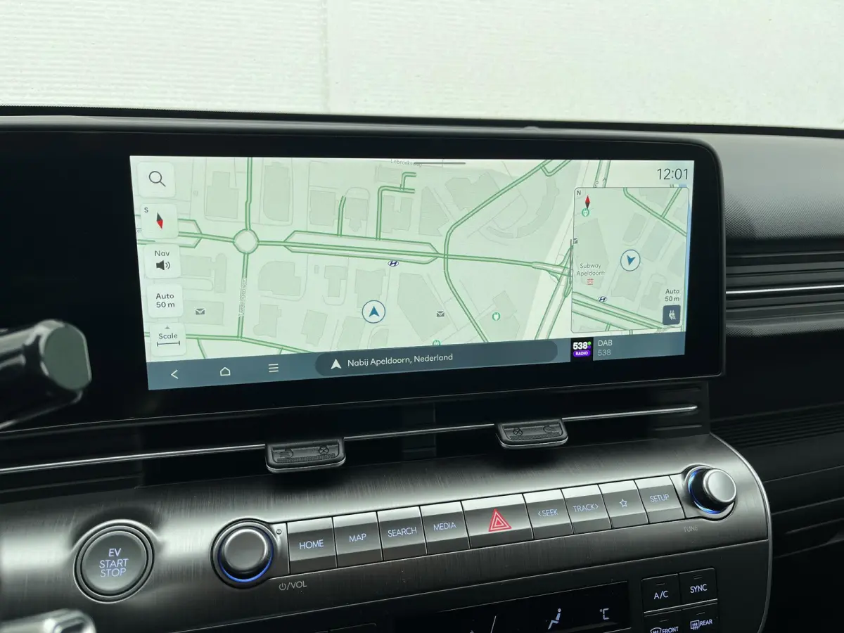 Long Range Pure Edition 64.8 kWh | 17-inch lichtmetalen zwarte velgen | Abyss Black Pearl | Apple Carplay/Android Auto