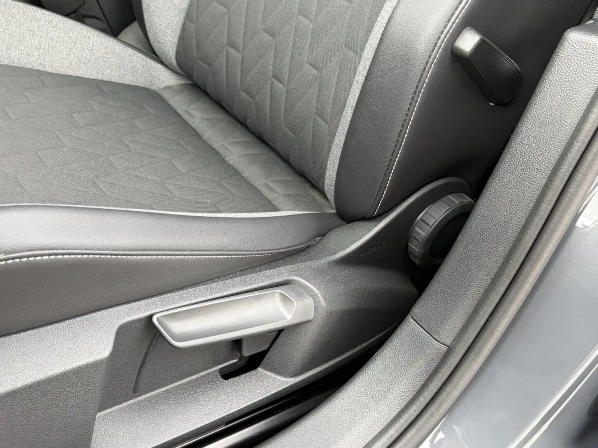 1.5 TSI R-Line Edition / Airco / Stuur & Stoelverwarming / Adaptive cruise control / hill hold / Apple Carplay Android Auto / Navigatie / PDC voor & achter / All Seasonbanden /