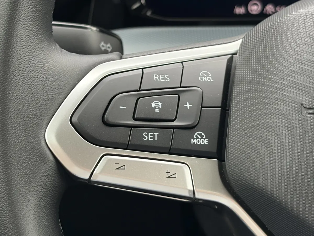 1.5 TSI R-Line Edition / Airco / Stuur & Stoelverwarming / Adaptive cruise control / hill hold / Apple Carplay Android Auto / Navigatie / PDC voor & achter / All Seasonbanden /