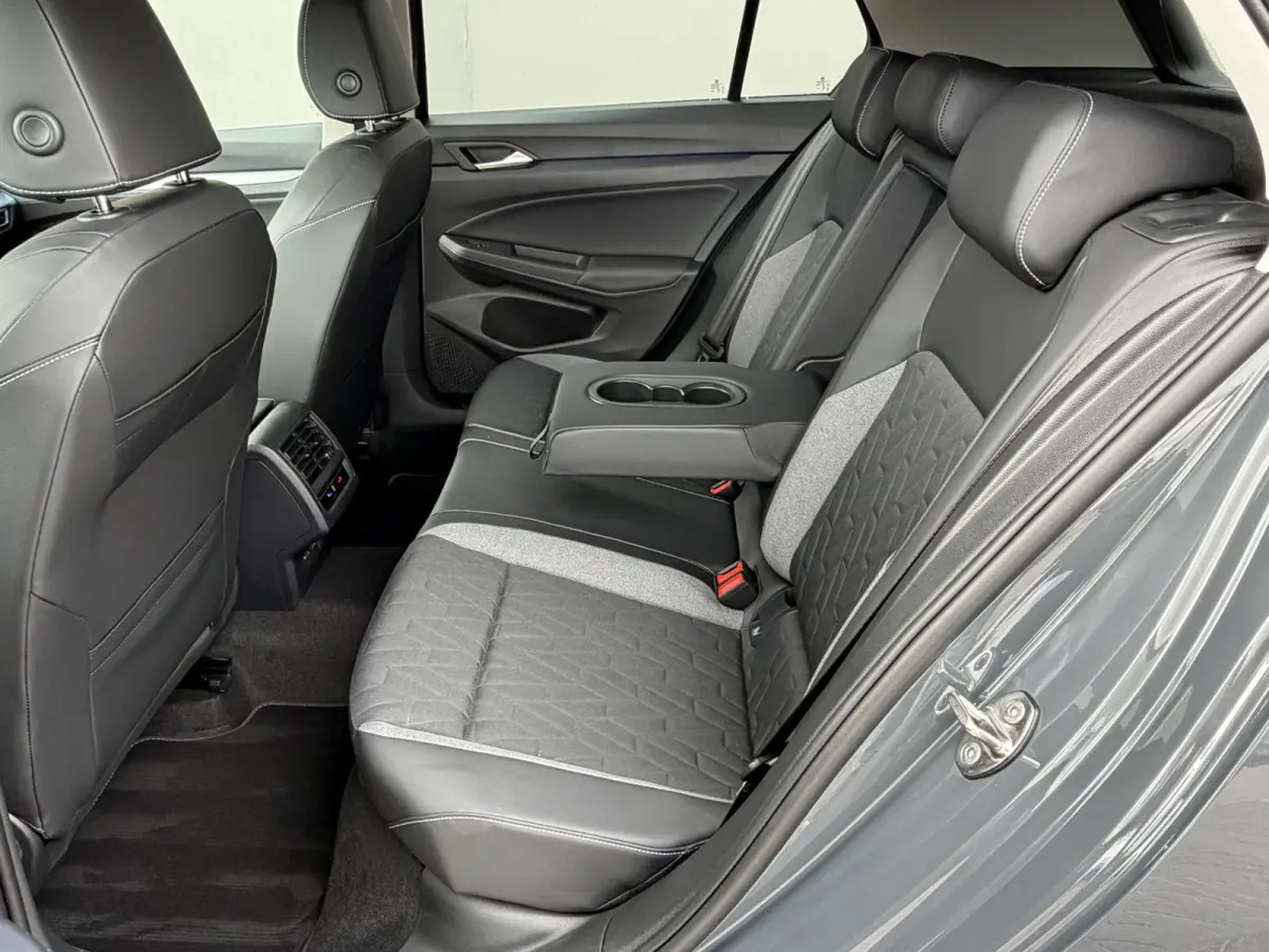 1.5 TSI R-Line Edition / Airco / Stuur & Stoelverwarming / Adaptive cruise control / hill hold / Apple Carplay Android Auto / Navigatie / PDC voor & achter / All Seasonbanden /