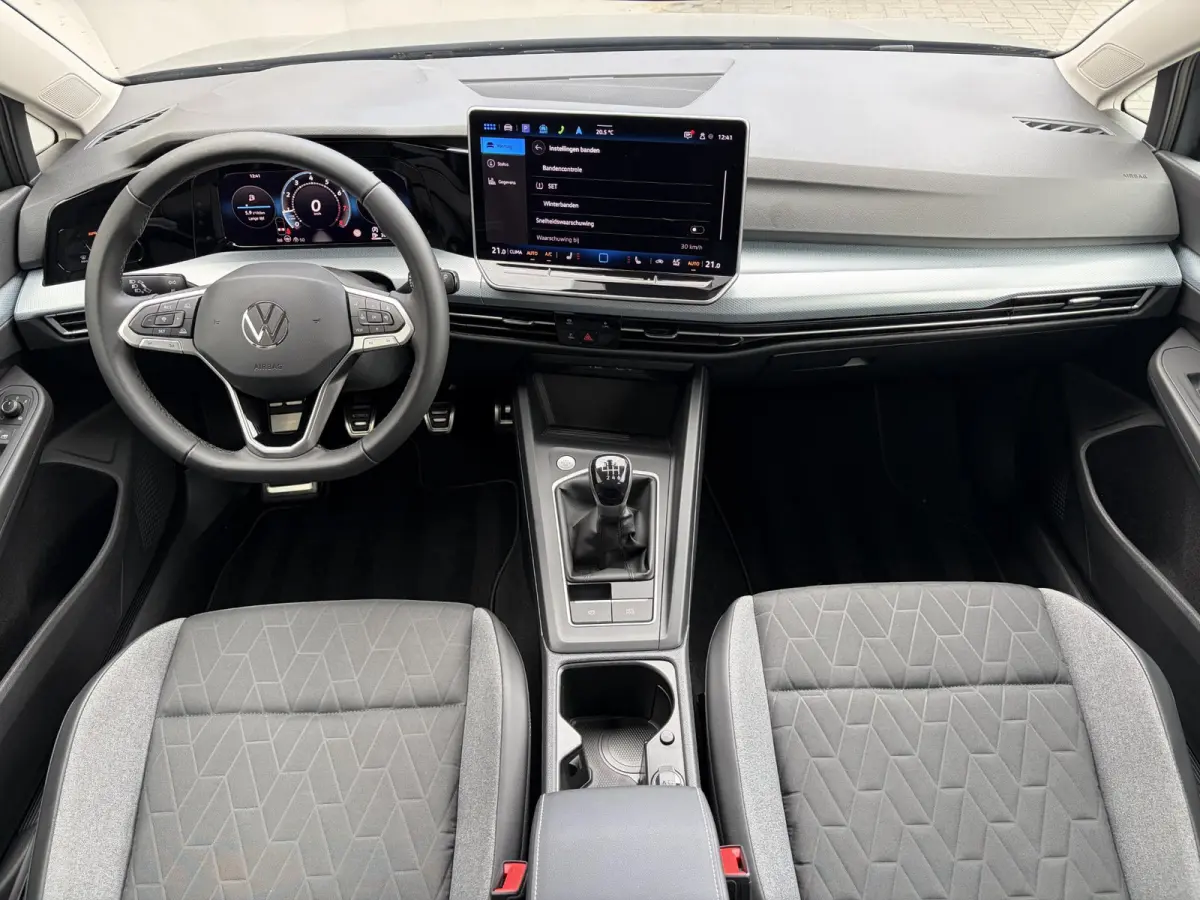 1.5 TSI R-Line Edition / Airco / Stuur & Stoelverwarming / Adaptive cruise control / hill hold / Apple Carplay Android Auto / Navigatie / PDC voor & achter / All Seasonbanden /