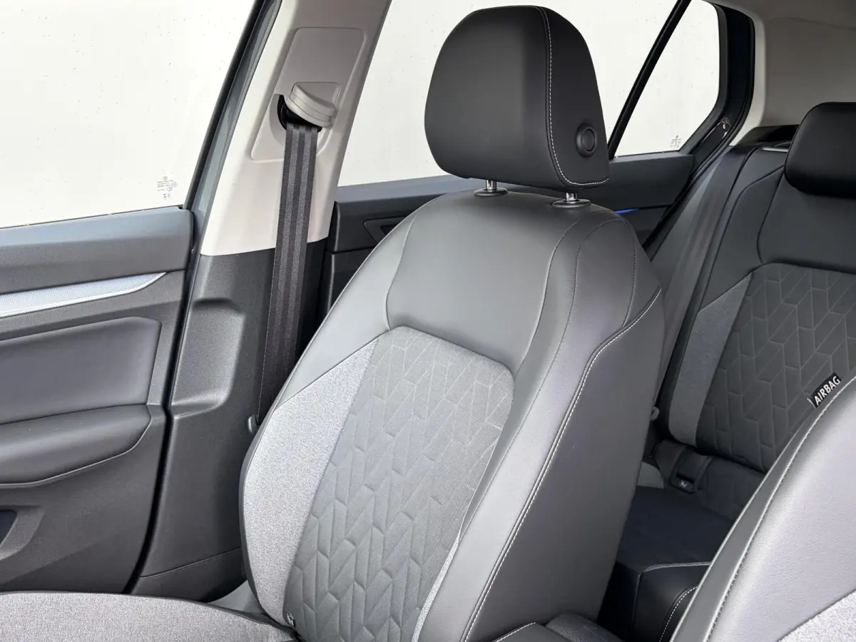 1.5 TSI R-Line Edition / Airco / Stuur & Stoelverwarming / Adaptive cruise control / hill hold / Apple Carplay Android Auto / Navigatie / PDC voor & achter / All Seasonbanden /