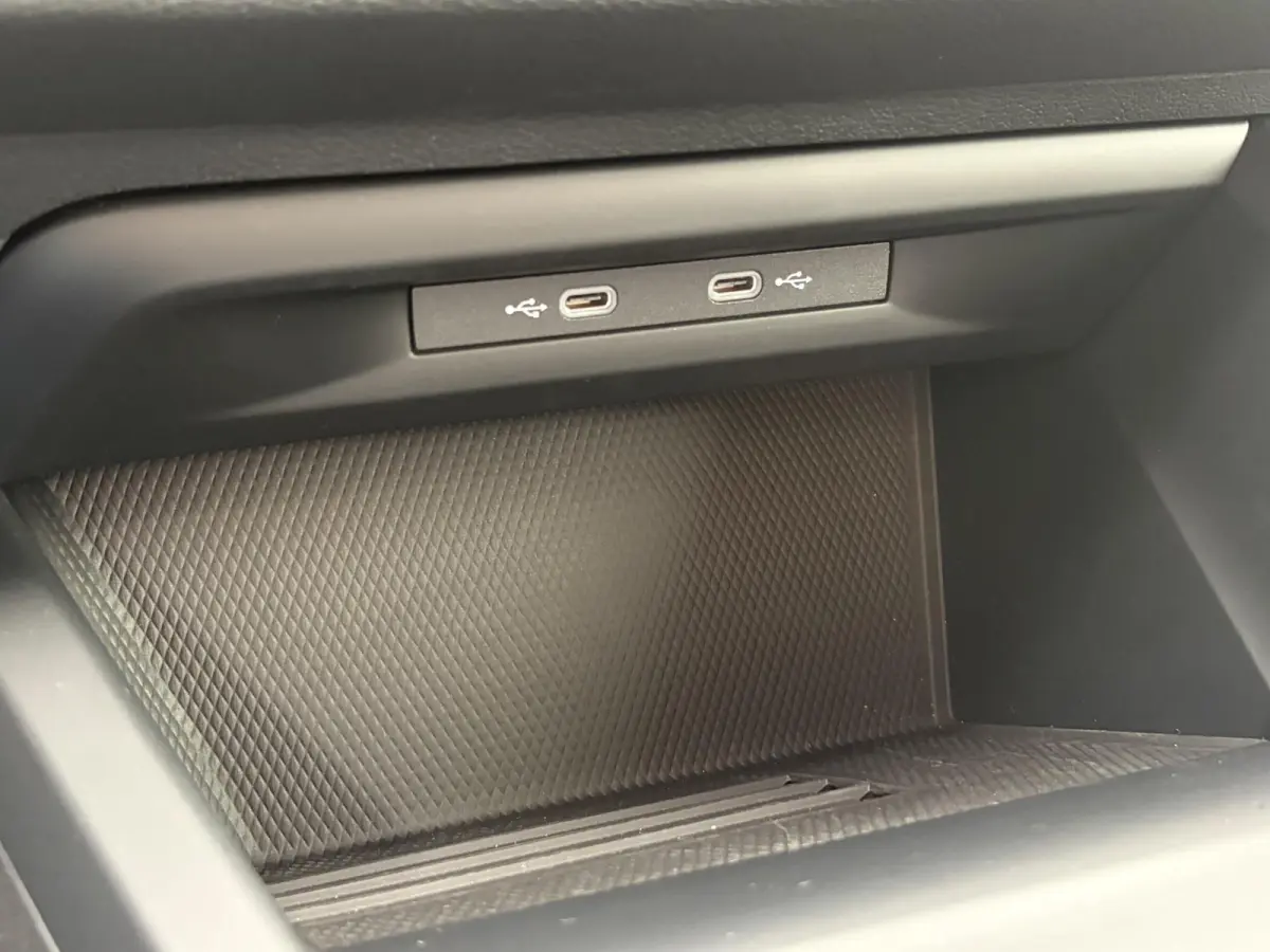 1.5 TSI R-Line Edition / Airco / Stuur & Stoelverwarming / Adaptive cruise control / hill hold / Apple Carplay Android Auto / Navigatie / PDC voor & achter / All Seasonbanden /