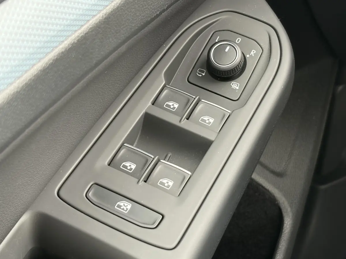 1.5 TSI R-Line Edition / Airco / Stuur & Stoelverwarming / Adaptive cruise control / hill hold / Apple Carplay Android Auto / Navigatie / PDC voor & achter / All Seasonbanden /
