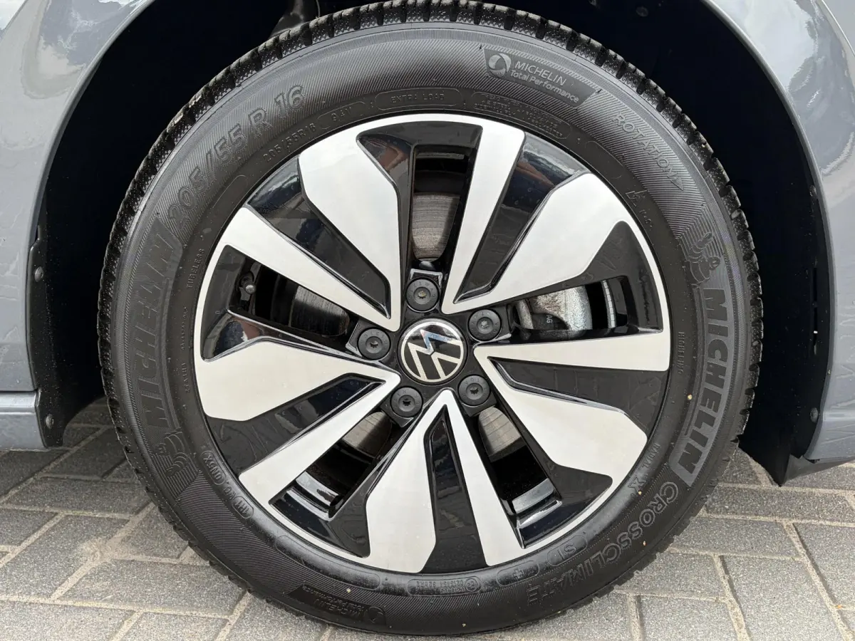 1.5 TSI R-Line Edition / Airco / Stuur & Stoelverwarming / Adaptive cruise control / hill hold / Apple Carplay Android Auto / Navigatie / PDC voor & achter / All Seasonbanden /