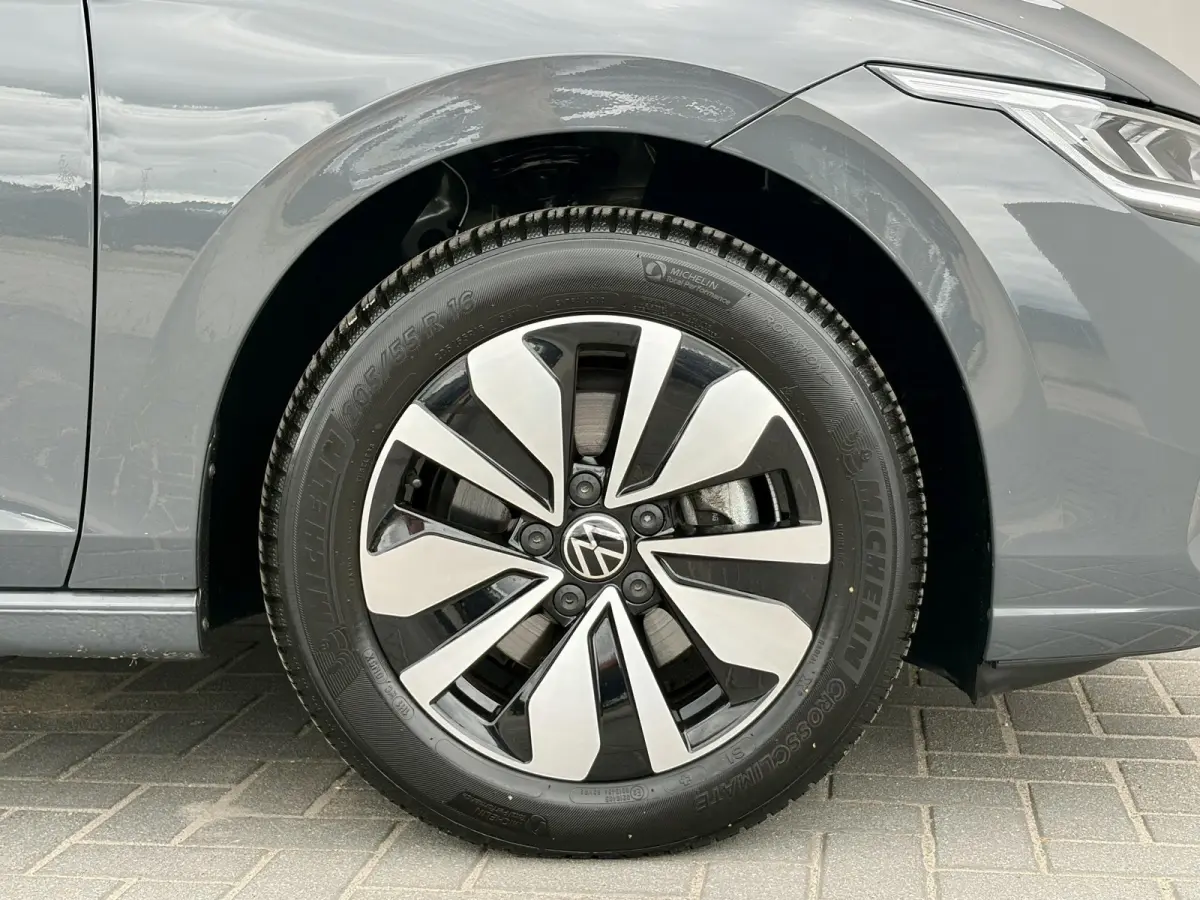 1.5 TSI R-Line Edition / Airco / Stuur & Stoelverwarming / Adaptive cruise control / hill hold / Apple Carplay Android Auto / Navigatie / PDC voor & achter / All Seasonbanden /