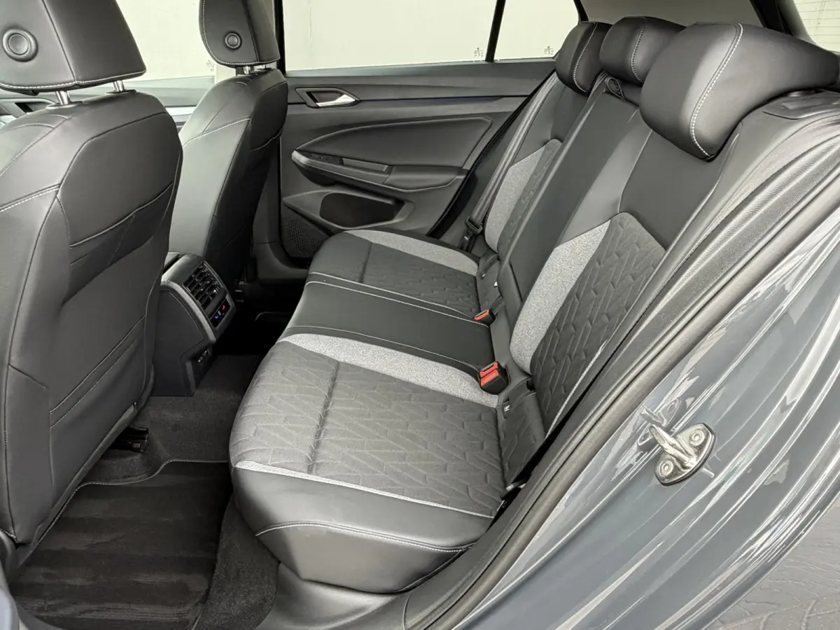 1.5 TSI R-Line Edition / Airco / Stuur & Stoelverwarming / Adaptive cruise control / hill hold / Apple Carplay Android Auto / Navigatie / PDC voor & achter / All Seasonbanden /
