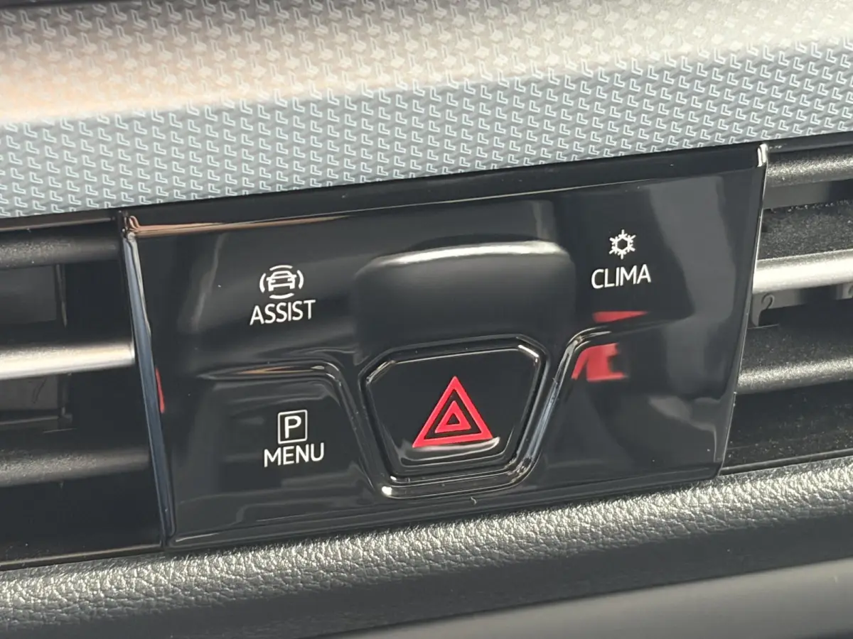 1.5 TSI R-Line Edition / Airco / Stuur & Stoelverwarming / Adaptive cruise control / hill hold / Apple Carplay Android Auto / Navigatie / PDC voor & achter / All Seasonbanden /