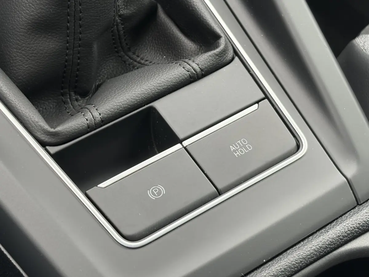 1.5 TSI R-Line Edition / Airco / Stuur & Stoelverwarming / Adaptive cruise control / hill hold / Apple Carplay Android Auto / Navigatie / PDC voor & achter / All Seasonbanden /