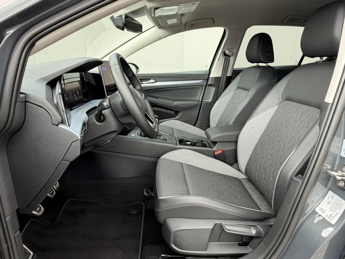 1.5 TSI R-Line Edition / Airco / Stuur & Stoelverwarming / Adaptive cruise control / hill hold / Apple Carplay Android Auto / Navigatie / PDC voor & achter / All Seasonbanden /