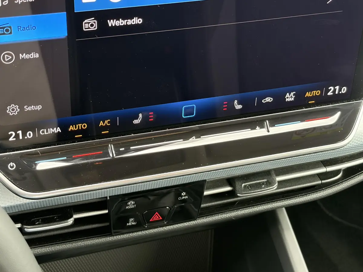 1.5 TSI R-Line Edition / Airco / Stuur & Stoelverwarming / Adaptive cruise control / hill hold / Apple Carplay Android Auto / Navigatie / PDC voor & achter / All Seasonbanden /
