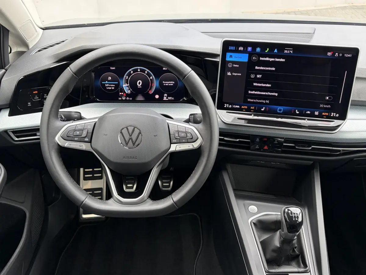 1.5 TSI R-Line Edition / Airco / Stuur & Stoelverwarming / Adaptive cruise control / hill hold / Apple Carplay Android Auto / Navigatie / PDC voor & achter / All Seasonbanden /